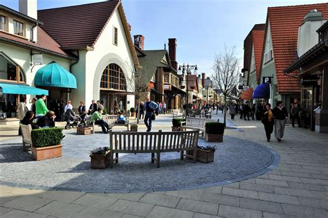 Maasmechelen Village, outlet shopping .